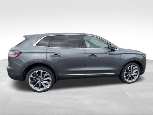 Used 2023 Lincoln Nautilus Reserve AWD/4WD image 7