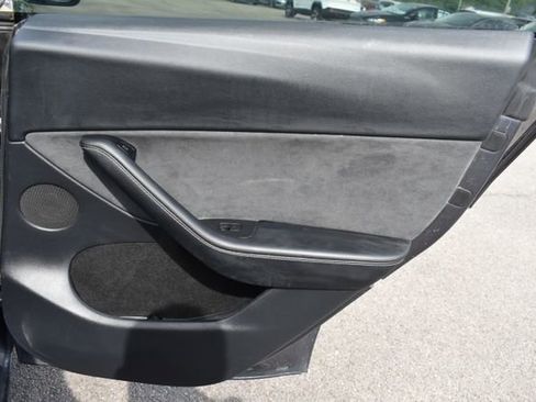Used 2022 Tesla Model Y Long Range AWD/4WD image 39