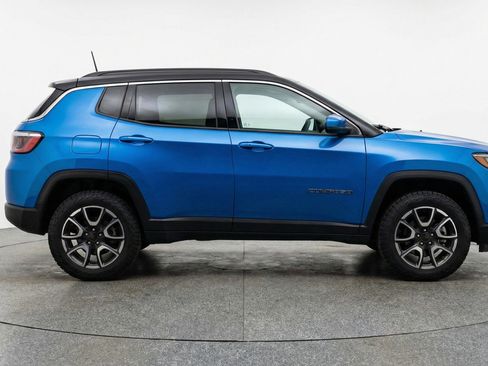 Used 2025 Jeep Compass Trailhawk AWD/4WD image 11