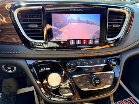 Used 2021 Chrysler Pacifica Pinnacle image 26