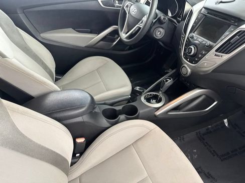 Used 2014 Hyundai Veloster FWD image 25