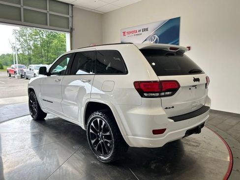 Used 2021 Jeep Grand Cherokee Laredo X AWD/4WD image 4