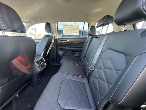 Used 2024 Volkswagen Atlas SE w/ Black Wheel Package image 9