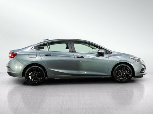 Used 2018 Chevrolet Cruze LT w/ LT Convenience Package FWD image 6