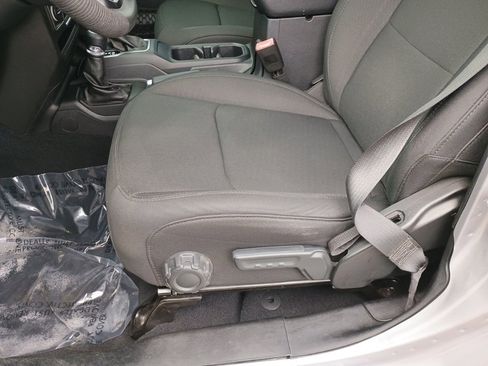 Used 2018 Jeep Wrangler Unlimited Sport image 12