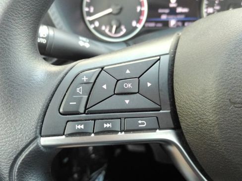 Used 2025 Nissan Sentra SV FWD image 34