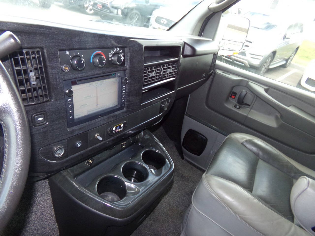 Used 2010 GMC Savana 1500 w/ Preferred Equipment Group RWD image 58