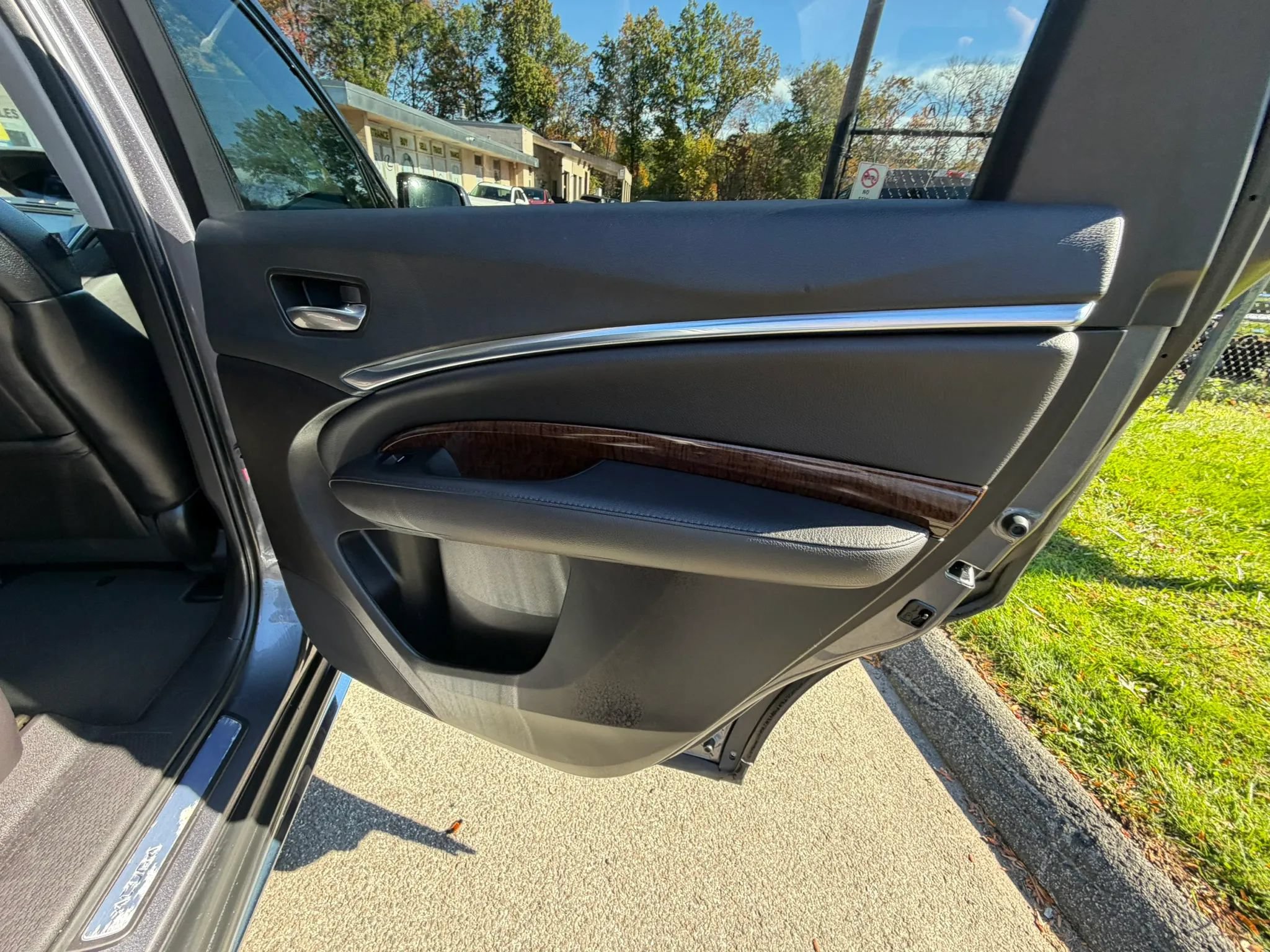Used 2020 Acura MDX SH-AWD image 17