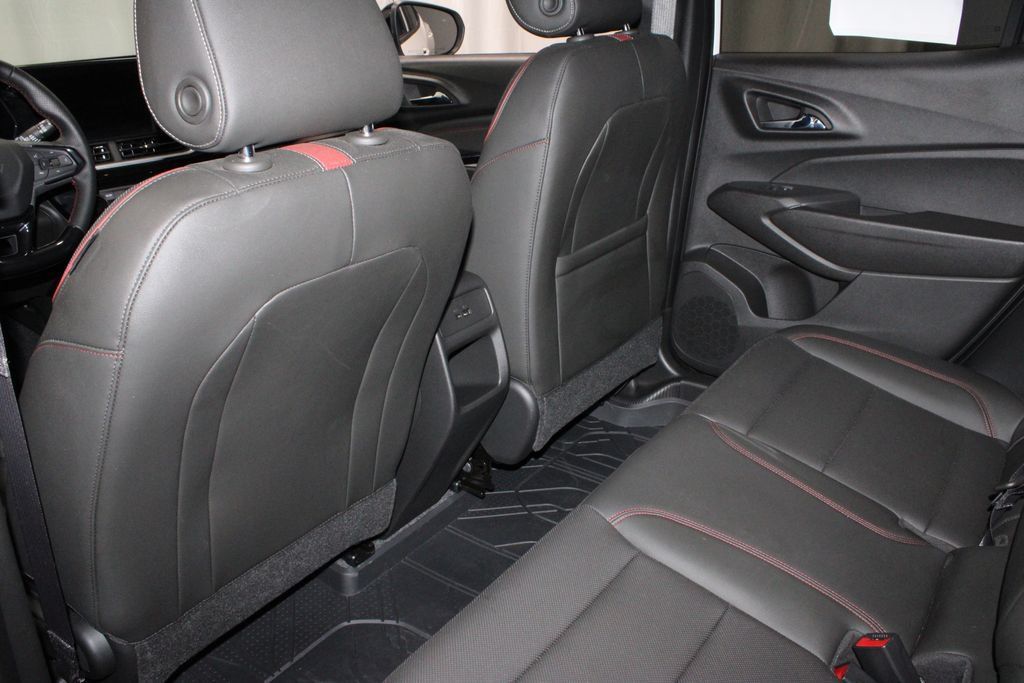 Used 2024 Chevrolet Trax RS w/ Sunroof Package FWD image 20