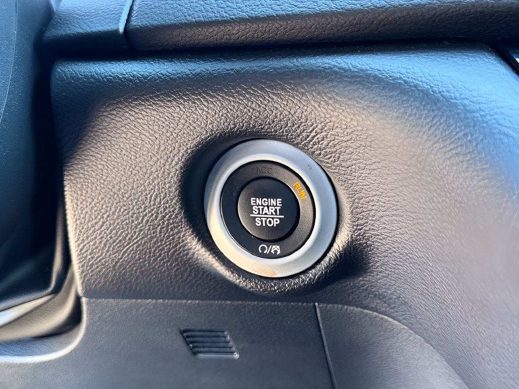Used 2025 Chrysler Pacifica Select FWD image 20