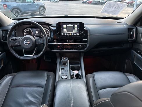 Used 2023 Nissan Pathfinder SL image 17