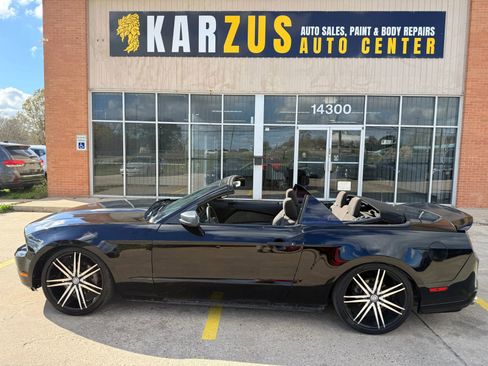 Used 2012 Ford Mustang Convertible image 13