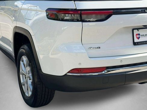Used 2023 Jeep Grand Cherokee Limited AWD/4WD image 41