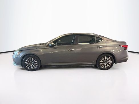 Used 2025 Nissan Altima 2.5 SV FWD image 4
