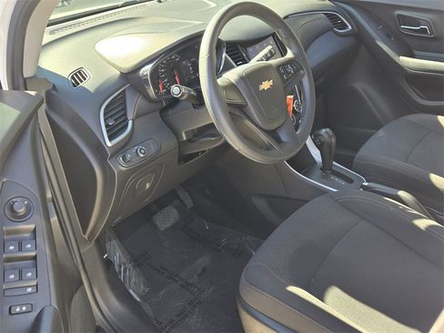 Used 2020 Chevrolet Trax LS image 12