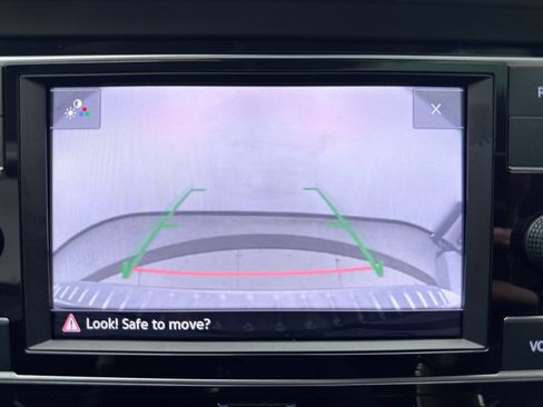 Used 2023 Volkswagen Jetta SE w/ Panoramic Sunroof Package FWD image 15