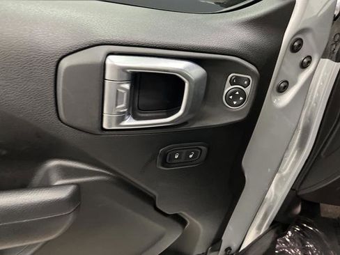 Used 2024 Jeep Wrangler Unlimited image 25