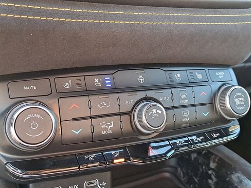 Used 2022 Dodge Durango R/T w/ Hemi Orange Plus Package image 26