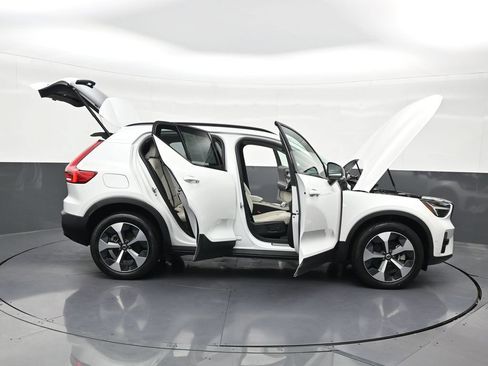Used 2024 Volvo XC40 B5 Plus w/ Climate Package AWD/4WD image 35