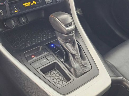 Used 2022 Toyota RAV4 XLE Premium image 30