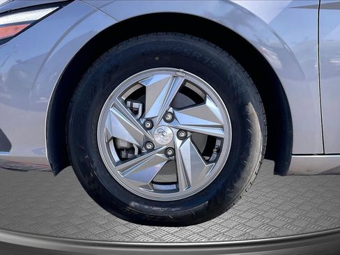 Used 2024 Hyundai Elantra SE image 9