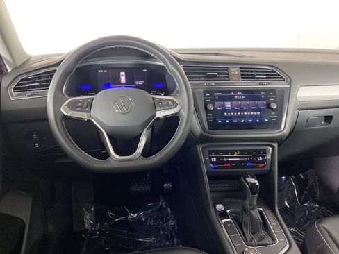 Used 2022 Volkswagen Tiguan SE image 43
