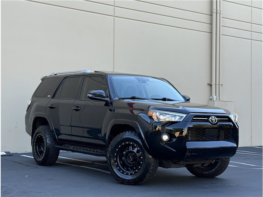 Used 2023 Toyota 4Runner SR5 Premium w/ Moonroof Package AWD/4WD image 23