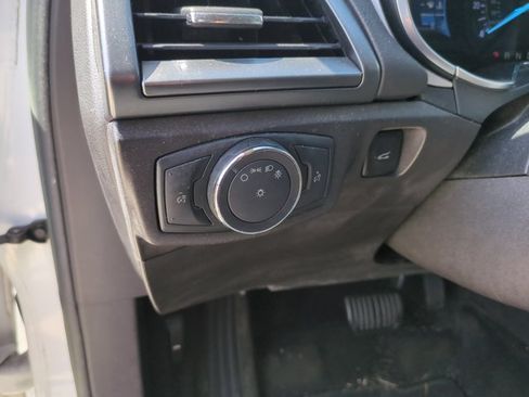 Used 2016 Ford Fusion SE FWD image 13