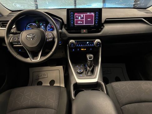 Used 2020 Toyota RAV4 XLE w/ XLE Grade Weather Package AWD/4WD image 9