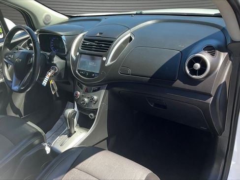 Used 2016 Chevrolet Trax LT w/ LT Convenience Package FWD image 25