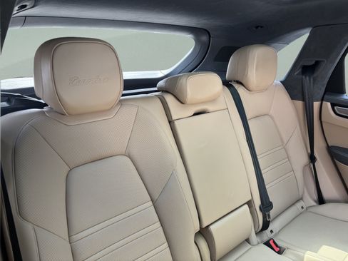 Used 2019 Porsche Cayenne Turbo AWD/4WD image 25