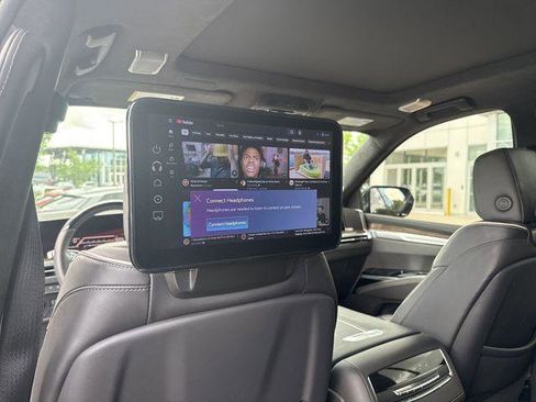 Certified 2025 Cadillac Escalade Sport Platinum w/ LPO, Floor Liner Package AWD/4WD image 13