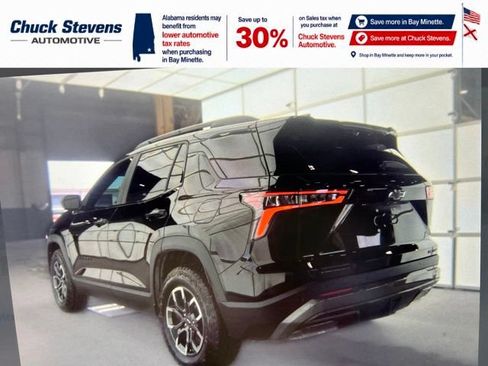 Used 2025 Chevrolet Equinox ACTIV w/ Safety and Technology Package FWD image 4