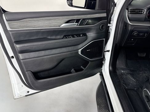 Used 2024 Jeep Wagoneer Series III AWD/4WD image 22