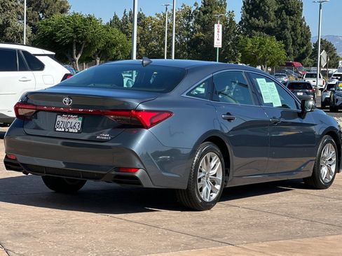 Certified 2022 Toyota Avalon XLE FWD image 4