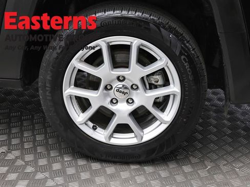 Used 2023 Jeep Renegade Latitude AWD/4WD image 31