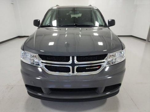 Used 2020 Dodge Journey SE FWD image 3