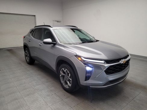 Used 2024 Chevrolet Trax LT FWD image 13