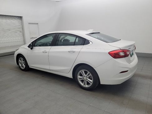 Used 2017 Chevrolet Cruze LT w/ Convenience Package FWD image 3
