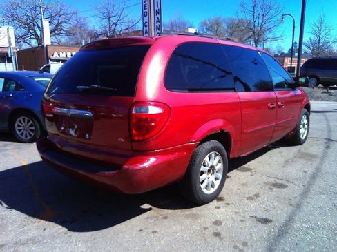Used 2003 Chrysler Town & Country EX image 4