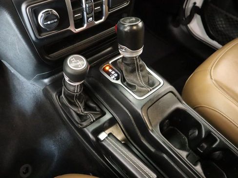 Used 2021 Jeep Wrangler Unlimited Sahara w/ Cold Weather Group AWD/4WD image 8