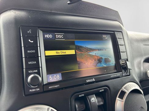 Used 2017 Jeep Wrangler Sahara w/ Connectivity Group AWD/4WD image 23