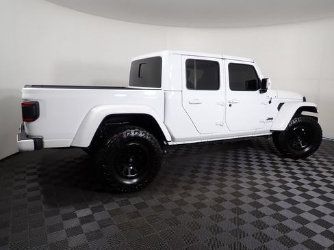 Used 2023 Jeep Gladiator Overland AWD/4WD image 17