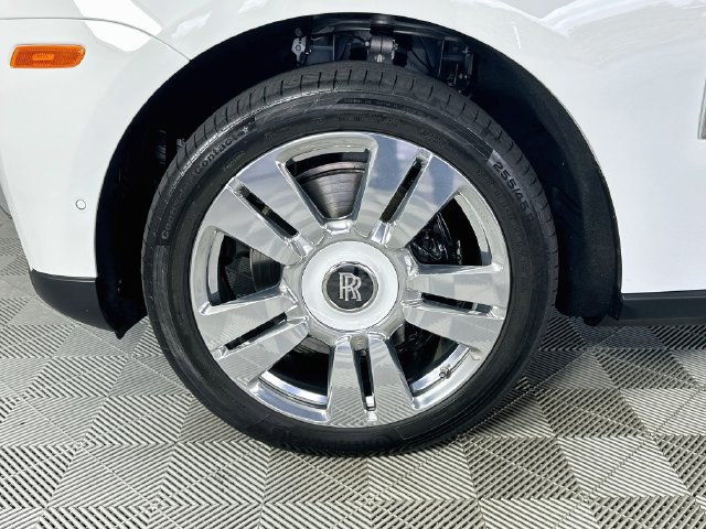 Used 2024 Rolls-Royce Cullinan AWD/4WD image 30