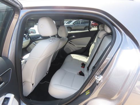 Used 2017 Mercedes-Benz GLA 250 image 21