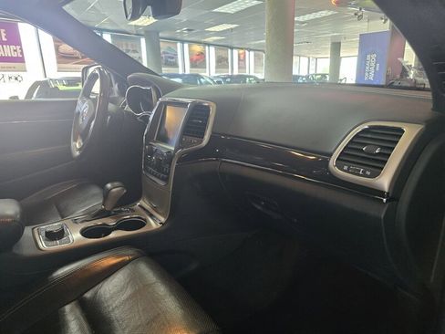Used 2017 Jeep Grand Cherokee Overland image 14