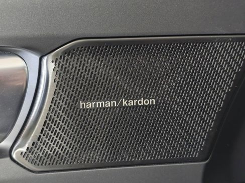 Used 2022 Volvo XC40 T5 R-Design w/ Advanced Package image 13