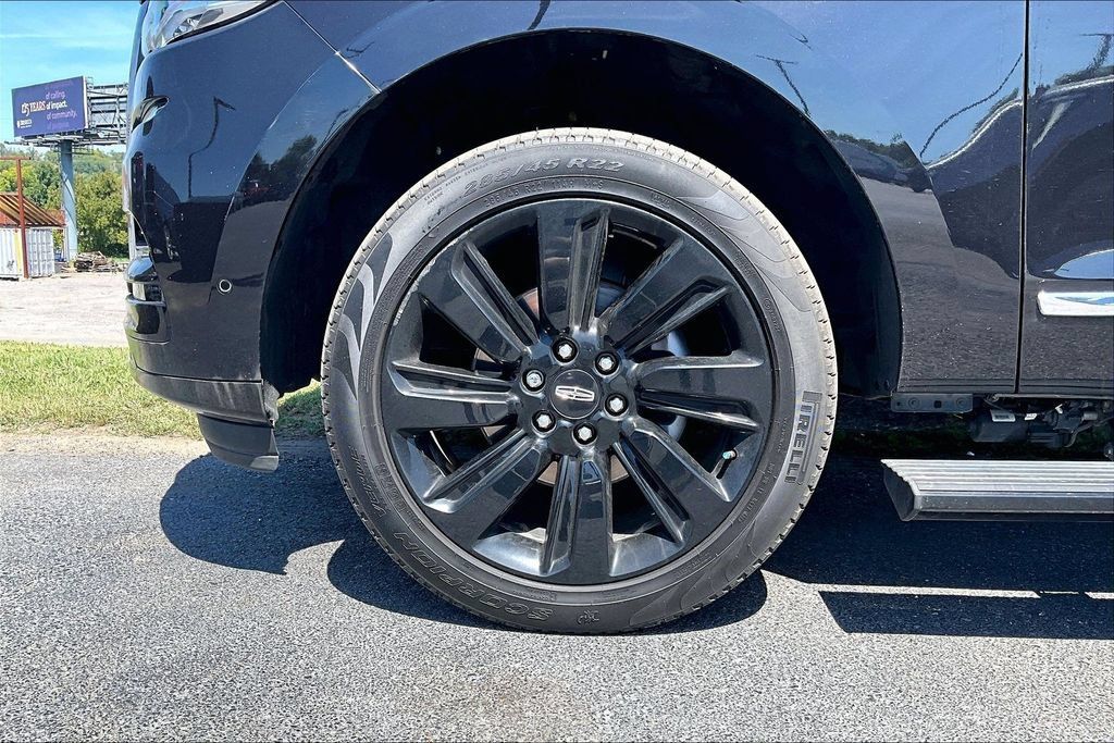 Used 2024 Lincoln Navigator L Reserve AWD/4WD image 2