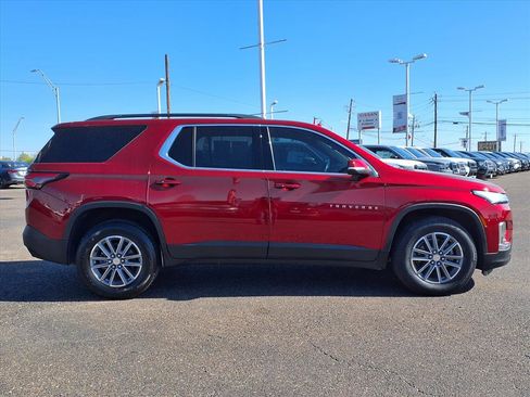 Used 2023 Chevrolet Traverse LT image 8