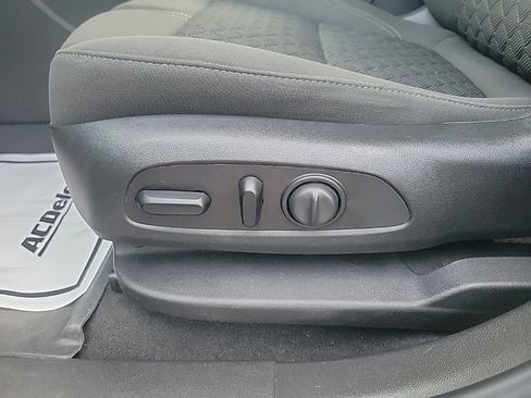 Used 2019 Chevrolet Blazer LT image 21